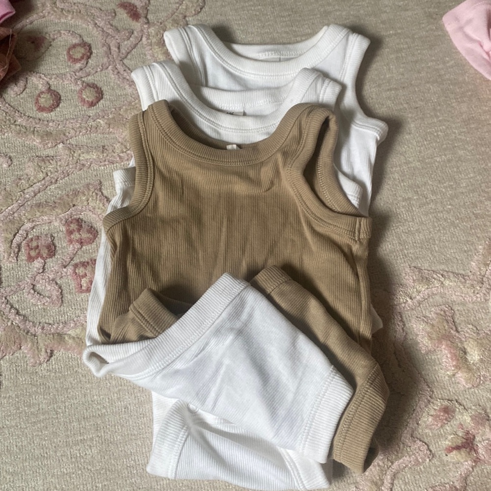 Banana Republic ribbed onsie 3-6 months
